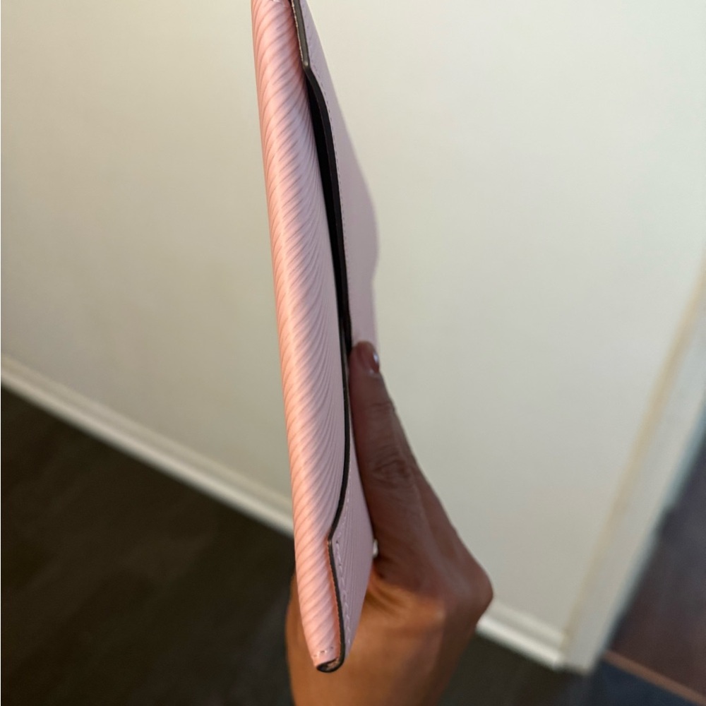 Louis Vuitton Light Pink Envelope Clutch - Picture 4 of 7
